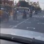 Viral Pemotor Mojokerto Antre Mirip Pembalap, Warganet: Jakarta Enggak Muat