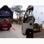 Detik-Detik Dua Truk Diduga Balapan dan Nyaris Kecelakaan, Ngeri!