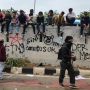 Aksi Corat-Coret Kawanan ABG saat Ikut Demo: Omnibusuk Law, DPR Mencret