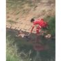 Dikira Mayat, Ternyata Pria Ini Rebahan di Tepi Sungai, Videonya Viral
