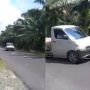 Detik-Detik Daihatsu Gran Max Nekat Goyang Oleng, Akhirnya Ngeri