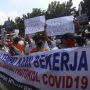 Protes Anies, Terapis Cantik dan Pemandu Karaoke Geruduk Balai Kota DKI