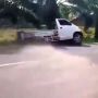 Viral! Diduga Demi Konten, Sopir Pikap Ugal-ugalan, Endingnya...
