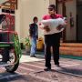 Penarik Bentor di Bantul Terdampak Pandemi, Pemkab Salurkan Bantuan Sembako