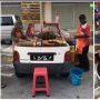 Demi Jualan Martabak Makin Laris, Pria Ini Ubah Mobil Jadi Tempat Masak