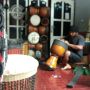 Mencoba Bangkit di Tengah Pandemi, Perajin Kendang di Blitar Banting Harga