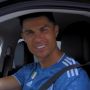 Yuk Intip Ekspresi Pemain Juventus Jajal Mobil Baru, Ronaldo Paling Kocak!