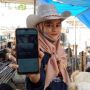 Tarik Pembeli, Juragan Kambing Pakai SPG Cantik Jual Hewan Kurban di Malang