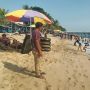 Pantai Anyer Ramai, Wisatawan Enggan Pakai Masker Meski Diingatkan