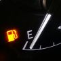 Indikator Bahan Bakar Menyala, Berapa Liter Tersisa di Tangki Mobil?