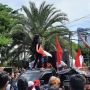 Putar Kencang Musik Dugem, Tiga Cewek Bergoyang di Depan Kantor Risma