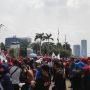 Tolak RUU Omnibus Law di DPR, Buruh Copot Masker dan Dempet-dempetan