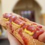 Beli Hot Dog di Stadion Saat Piala Dunia Qatar, Suporter Ini Syok Lihat Penampakannya: Cerutu atau Mirip Kotoran?