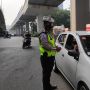 Polisi di Simpang Pancoran Sibuk, Banyak Pemobil Bandel Langgar Gage