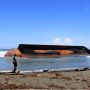 Mengerikan! Kapal Tongkang Pengangkut Batu Bara Terbalik