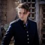 Isu Positif COVID-19, Robert Pattinson Bikin Heboh Kepergok Cium Pacar