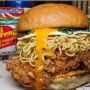 Viral Burger Isi Indomie Goreng dan Fried Chicken, Beli di Mana?