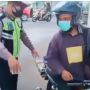 Aksi Pemotor Ini Bikin Polisi Bingung saat Menilang, Netizen: Motor Oplosan