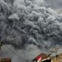 Suasana Mencekam Gunung Sinabung Erupsi, 15 Menit Langit Gelap Gulita