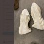 Bentuknya Terlalu Unik, Desain Sepatu Yeezy Diejek Mirip Tulang Ikan