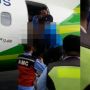 Detik-detik Penumpang Gelap Dipaksa Turun dari Pesawat Citilink