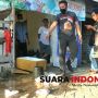 Geram! Kades Buang Daging Bantuan Jokowi ke Jalanan karena Busuk dan Biru