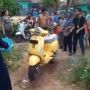 Bagaikan Sultan! Video Orang Sekampung Sambut Warga Beli Motor Vespa Viral