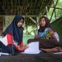 Kisah Pelajar Lereng Gunung Slamet Belajar Pakai Handie Talkie Saat Pandemi
