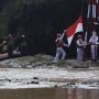 Upacara Bendera di Sungai Ciliwung