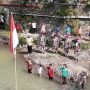 Kampanyekan Bersih Lingkungan, Warga Code Gelar Upacara HUT RI di Sungai