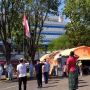 Pasien COVID-19 Surabaya Dikumpulkan di Lapangan untuk Ikut Upacara HUT RI