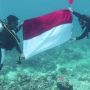 Penyelam Sipil dan TNI AL Gelar Pengibaran Merah Putih di Dasar Laut Natuna
