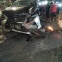 Mobil Lexus Tabrak Pemotor di Palmerah, Satu Orang Tewas
