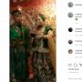 Tak Mau Kalah, Mantan Datang Pakai Baju Pengantin dan Berpose di Pelaminan