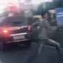 Aneh, Pemuda Ini Lari Tinggalkan Motor saat Lihat Polisi di Lampu Merah