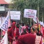 Demo Tolak Omnibus Law, Ratusan Buruh Geruduk Kantor DPRD Sumsel