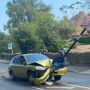 Sosok Hewan 8 Kaki Bikin Syok, Mobil Ini Ringsek Tabrak Tiang Lampu Jalan