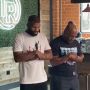 Saat Mike Tyson Khusyuk Salat Berjamaah