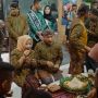 Unggah Foto Pakai Kebaya Surjan, Kustini Sebut Surjan Fashion Legendaris