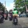 Pemobil Dibikin Geram oleh Ulah Ojol, Diklakson Pura-pura Gak Dengar