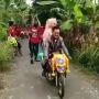 Iring-iringan Pengantin Anti Mainstream, Diarak Pakai Motor Sport