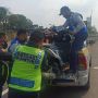 Detik-detik Motor Bonceng 3 Orang Masuk Jalan Tol Hingga Diseruduk Pajero