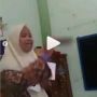 Heboh dan Penuh Semangat, Guru Viral ini Banjir Pujian Warganet