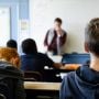 Kasus Covid-19 Naik, Moskow Ganti Guru Tua dengan Mahasiswa