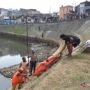 Pasukan Oranye Temukan Mayat Terikat Mengambang di Sungai Ciliwung