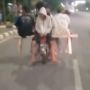 Heboh Aksi Pemotor Bonceng 5 di Bekasi, Warganet: Kalau Keciduk Nangis