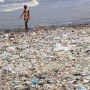 Jorok! Sampah Plastik Cemari Pantai Dadap Indramayu