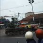Detik - detik Tank Baja Tabrak Gerobak Tahu dan Empat Sepeda Motor