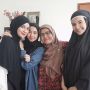 Laudya Cynthia Bella Gendong Bayinya, Caption Zaskia Sungkar Kocak Banget