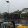 Bus Terpelanting, Dua Minibus Ringsek di KM1 Tol Jagorawi